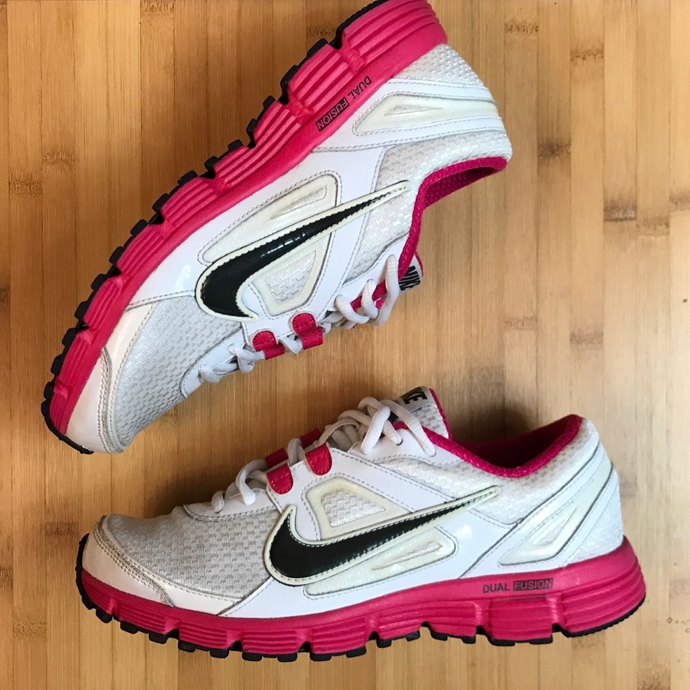 ♻️Woman's Nike Dual Fusion Athletic Tennis Shoes 8